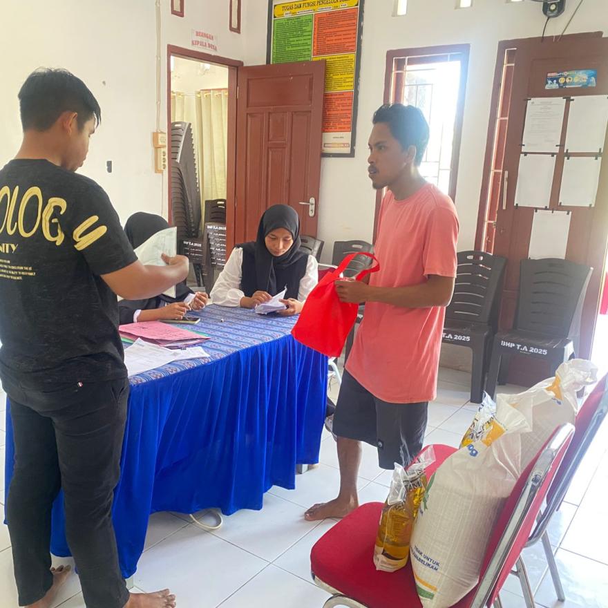 PENYALURAN BANTUAN PANGAN DESA BENTENG LOMPOE TAHUN 2026